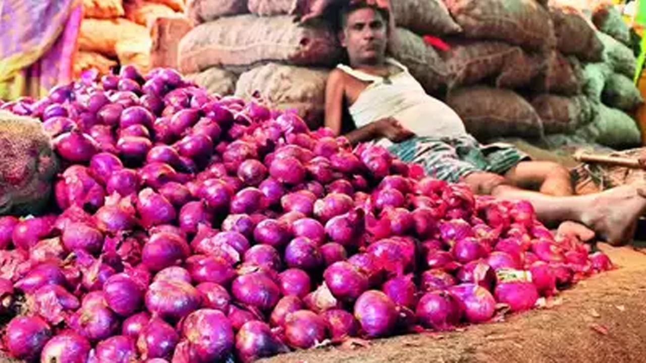 Onions: ఉల్లి ఎగుమతులపై కేంద్రం నిషేధం.. కారణం ఇదే