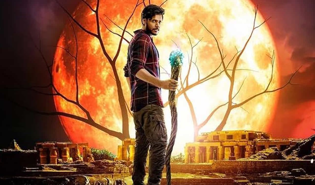 సందీప్ కిషన్ హీరోగా తెరకెక్కిన థ్రిల్లర్ మూవీ ఊరుపేరు భైరవకోన. చాలా రోజులుగా సరైన రిలీజ్ డేట్ కోసం ఎదురుచూస్తున్న ఈ మూవీ టీమ్, ఫైనల్గా విడుదల తేదిని ఎనౌన్స్ చేసింది. వీఐ ఆనంద్ దర్శకత్వంలో తెరకెక్కిన ఈ సినిమా ఫిబ్రవరి 9న ప్రేక్షకుల ముందుకు రానుంది. వర్ష బొల్లమా, కావ్యథాపర్ హీరోయిన్లుగా నటిస్తున్నారు.