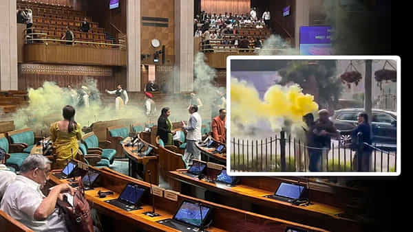 Parliament Smoke Scare: భద్రత ఏమైపోయినట్లు.. చెక్పాయింట్స్ ఎటుపోయినట్లు?