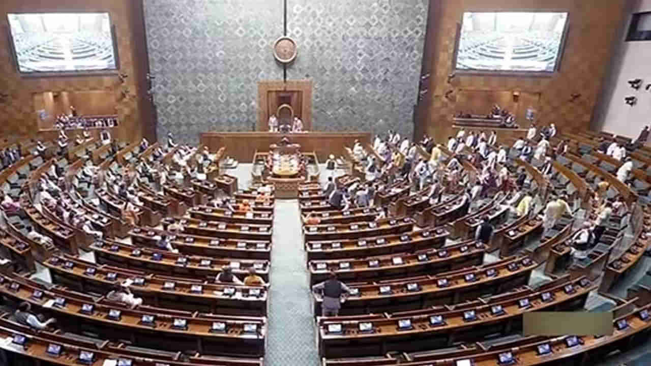 Parliament: పార్లమెంట్‌లో మళ్లీ రచ్చ.. కాంగ్రెస్ సభా పక్ష నేత అధిర్ రంజన్ సహా 34 మంది సస్పెన్షన్..