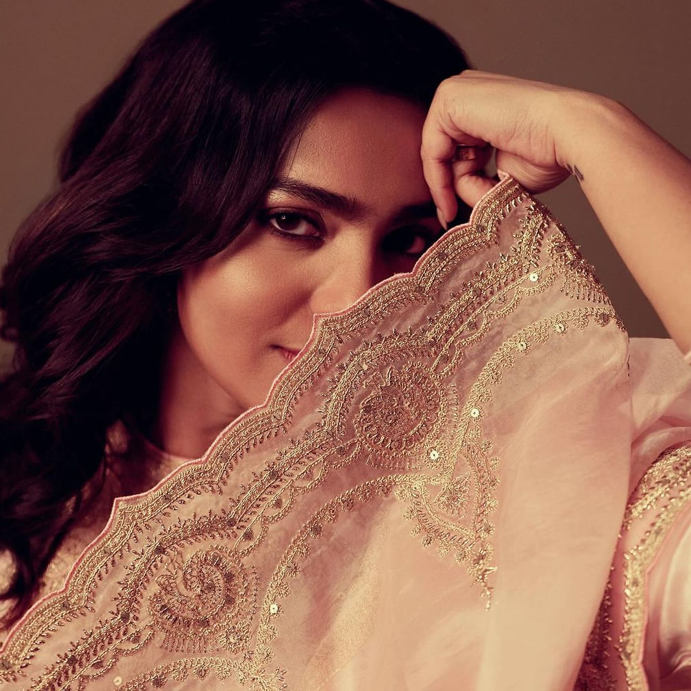 డైరెక్టర్ విక్రమ్ కుమార్ దర్శకత్వం వహించిన ఈ సిరీస్ కు మంచి రెస్పాన్స్ వచ్చింది. ఇందులో చైతూ నటనకు ప్రశంసలు వచ్చాయి. అలాగే ఇందులో స్పెషల్ అట్రాక్షన్ అయ్యింది హీరోయిన్ పార్వతి తిరువోతు. 