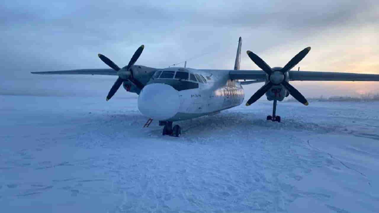 Plane Lands On River: రన్‌వేపై దిగాల్సిన విమానం నదిపై ల్యాండ్ అయింది.. ఎక్కడంటే..?