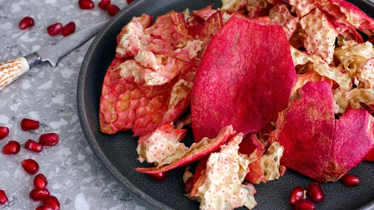 Pomegranate Peel: దానిమ్మ తొక్కలు పడవేస్తే మాత్రం.. మీరు ఈ ప్రయోజనాలు మిస్సవుతున్నట్లే!