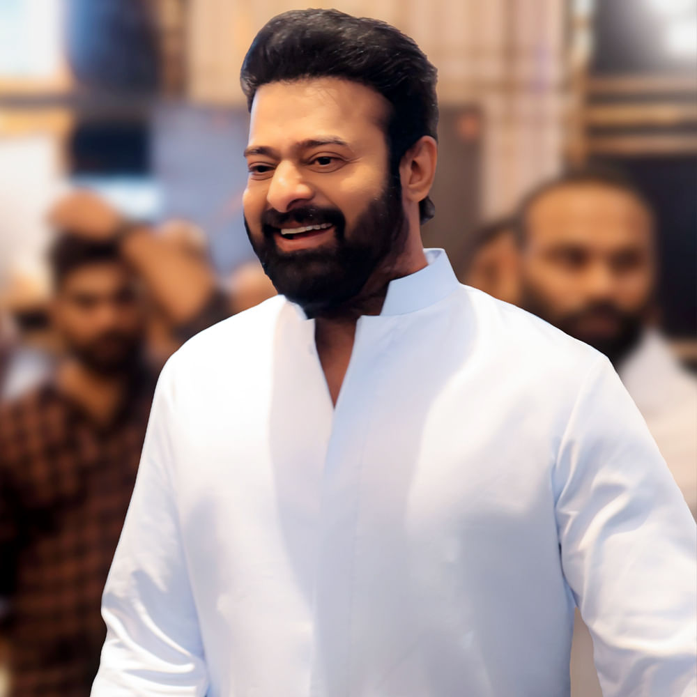 ప్రభాస్‌ కెరీర్‌లో హయ్యస్ట్ ఓపెనర్స్ సరసన నిలిచింది సలార్‌. తొలి రోజు వందకోట్ల వసూళ్లు సాధించిన హీరోల లిస్ట్‌లో టాప్‌లో నిలిచారు డార్లింగ్‌. బాహుబలి సినిమాతో పాన్ ఇండియా అనే కొత్త మార్కెట్‌ను ఓపెన్ చేసిన ప్రభాస్‌..,