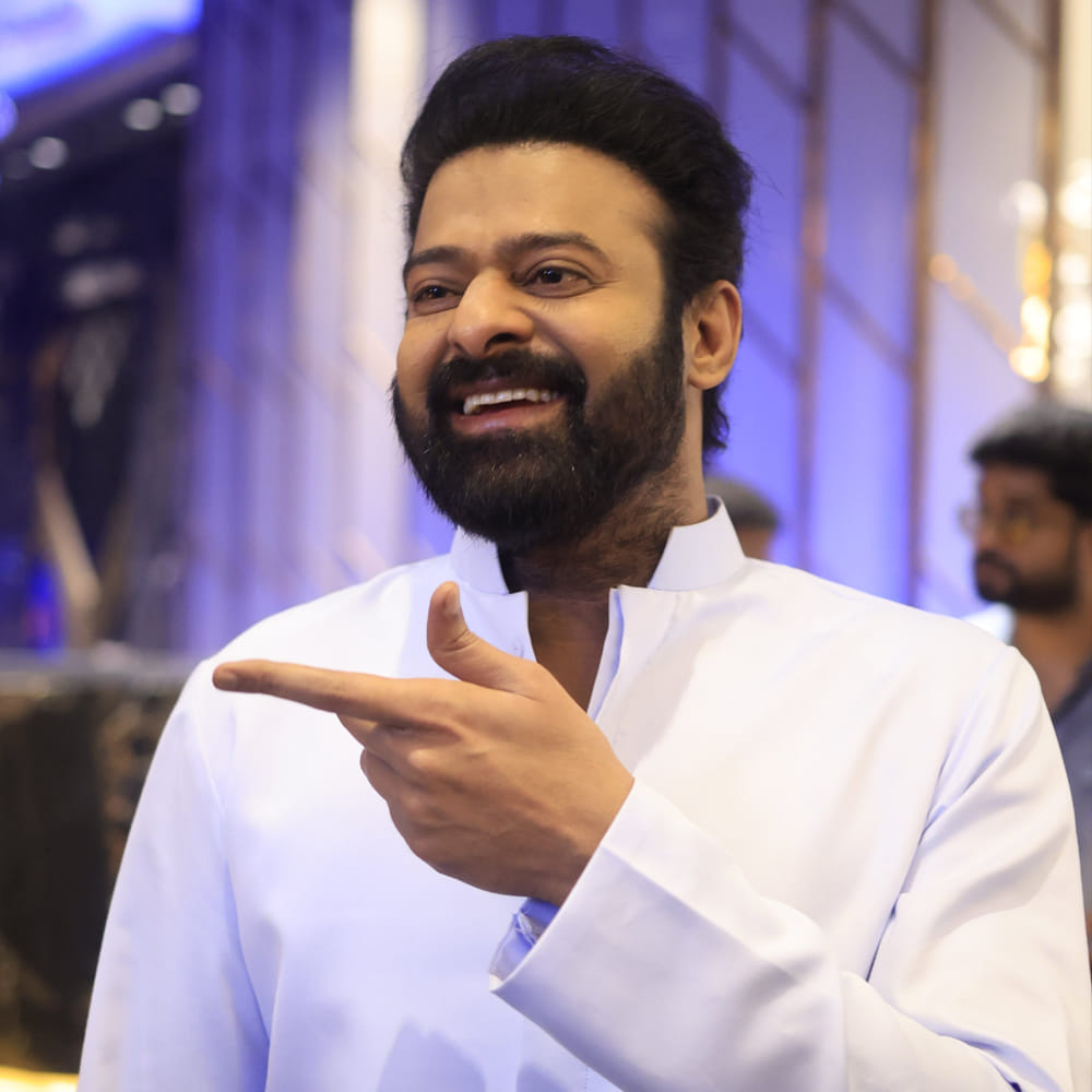 బాహుబలి తరువాత కూడా డే వన్‌ రికర్డ్‌ల విషయంలో ఇదే జోరు మెయిన్‌టైన్ చేస్తున్నారు డార్లింగ్‌. హిట్, ఫ్లాపులతో సంబంధం లేకుండా తొలి రోజు రికార్డు వసూళ్లు సాధిస్తూ దూసుకుపోతున్నారు. 