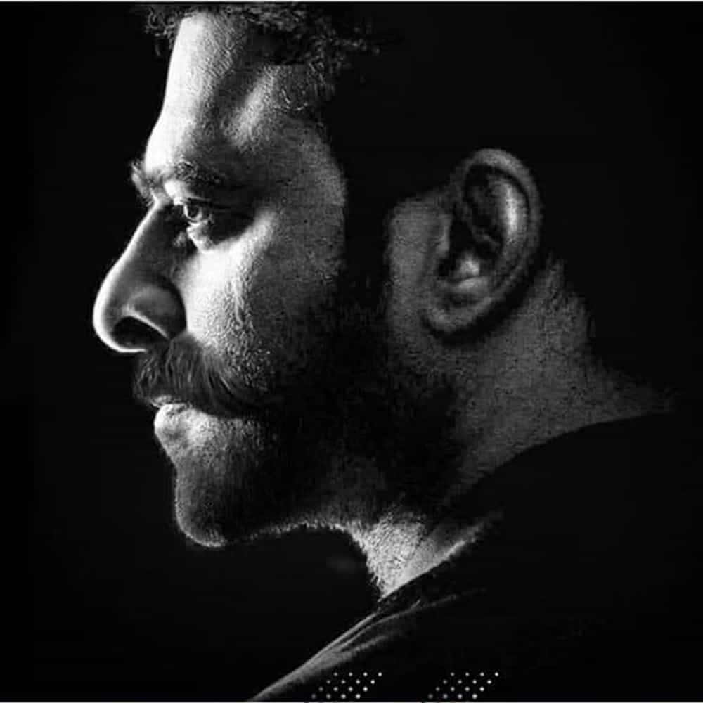 దీంతో సందీప్ రెడ్డి వంగా చేయబోయే నెక్ట్స్ మూవీ స్పిరిటే అన్న క్లారిటీ వచ్చేసింది. రణబీర్‌ లాంటి చాక్లెట్‌ బాయ్‌నే మోస్ట్ వైలెంట్ రోల్‌లో చూపించిన సందీప్‌కి, ప్రభాస్‌ లాంటి కటౌట్‌ దొరికితే.