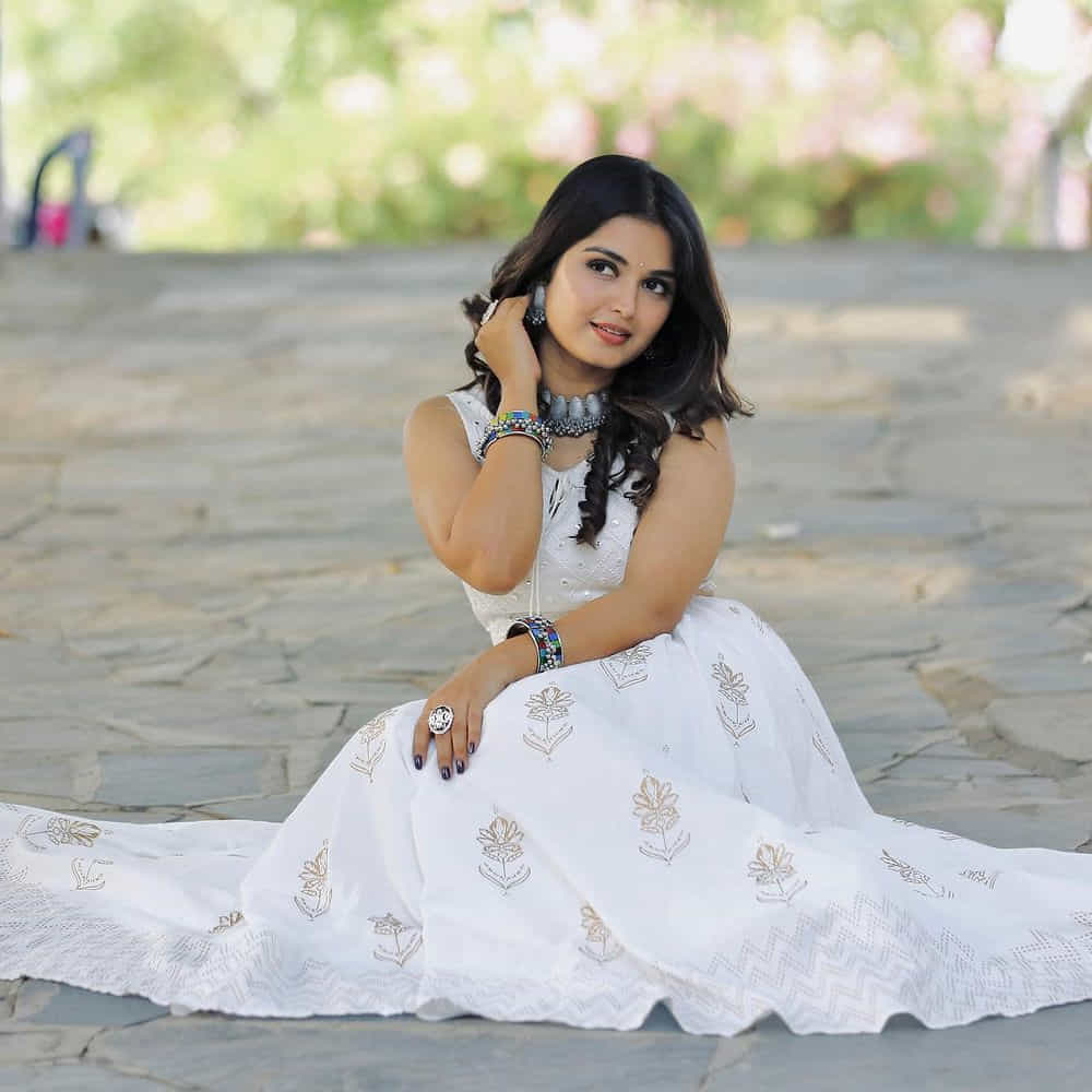 ఆ తర్వాత జానకి కలగలేదు సీరియల్ ద్వారా మరింత గుర్తింపు తెచ్చుకుంది. ఇటు తెలుగులో సీరియల్స్ చేస్తునే.. అటు సోషల్ మీడియాలో ఫుల్ యాక్టివ్ గా ఉంటుంది.