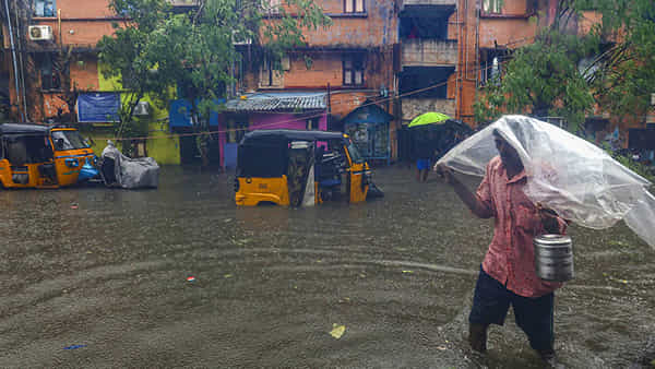 Cyclone Michaung: నేడు తీరం దాటనున్న మిచౌంగ్.. భారీ నుంచి అతి భారీ వర్షాలు కురిసే అవకాశం.. కొన్ని జిల్లాలకు రెడ్ అలెర్ట్ జారీ