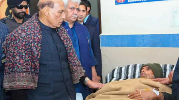 జమ్ముకశ్మీర్లో రక్షణశాఖ మంత్రి రాజ్నాథ్సింగ్ పర్యటన...ఎన్కౌంటర్ మృతుల కుటుంబాలకు పరామర్శ