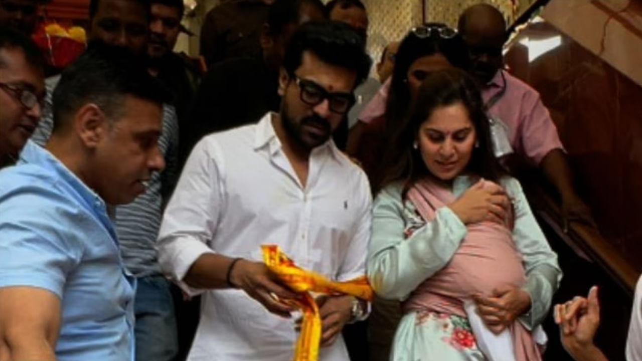 ముంబైలోని మహాలక్ష్మి ఆలయాన్ని చెర్రీ దంపతులు ప్రత్యేక పూజలు