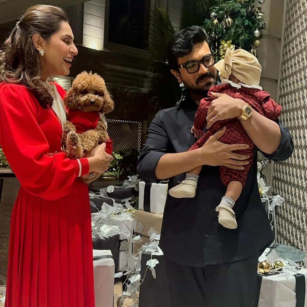 క్రిస్మస్ సెలబ్రెషన్లలో తమ కూతురు క్లింకారను కూడా తీసుకొచ్చారు. ఈ సందర్భంగా దిగిన ఫోటోలు సోషల్ మీడియాలో షేర్ చేస్తూ బెస్ట్ మూమెంట్స్ అంటూ కామెంట్ చేసింది ఉపాసన.