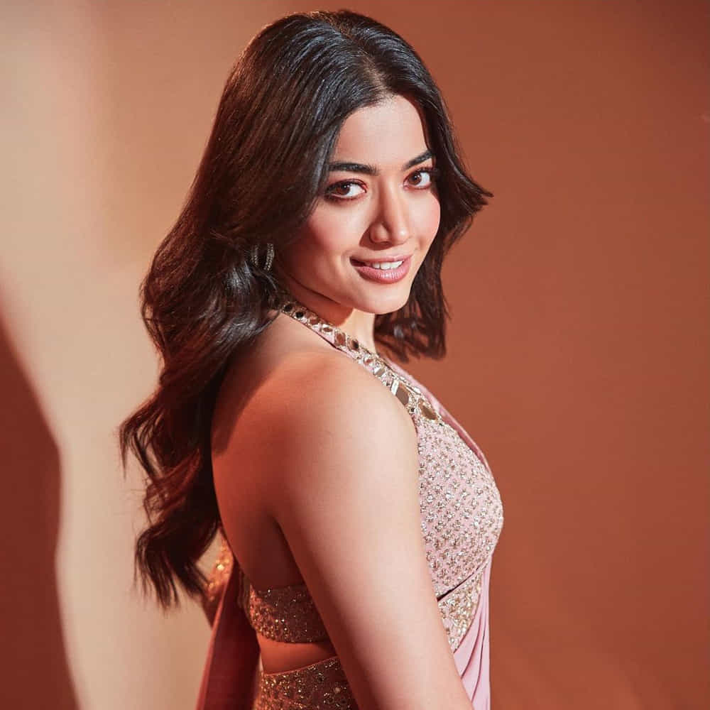 ప్రతి విషయంలోనూ పూజనీ, రష్మికనూ పోల్చేవారు. బాలీవుడ్ ప్రయాణమైనా, సినిమాల ఎంపికలో అయినా ఈ పోలిక బాగా కనిపించేది. అయితే ఉన్నపళాన పూజా హెగ్డే డౌన్ కావడంతో, రష్మిక మాత్రం రెయిజింగ్లో ఉన్నట్టు కనిపిస్తున్నారు.