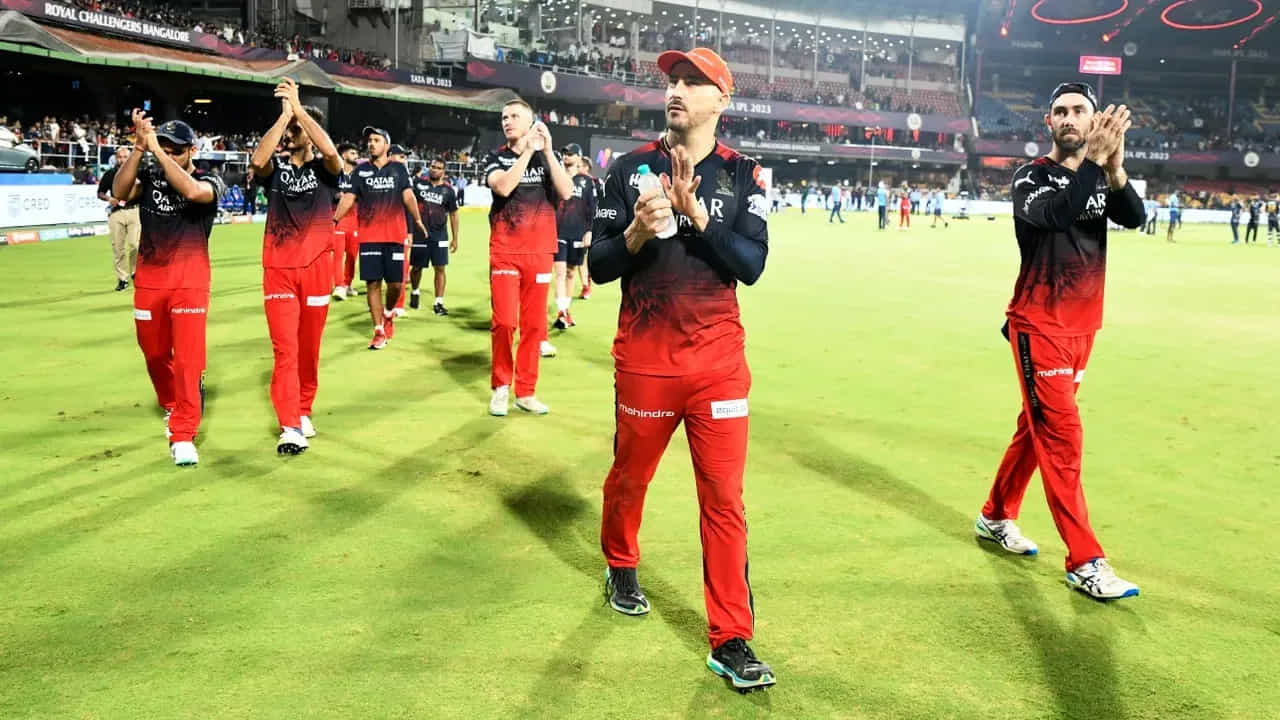 IPL 2024: ఐపీఎల్ సీజన్ 17 వేలానికి అన్ని జట్లు సిద్ధమవుతున్నాయి. డిసెంబర్ 19న దుబాయ్లో నిర్వహించనున్న మినీ వేలానికి రూపురేఖలు సిద్ధమవుతున్నాయి. ఈ వేలం కోసం RCB కూడా భారీ ప్లాన్లో ఉంది.