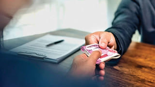 Minister Ponnam Prabhakar: జనం రావద్దు.. జనం వద్దకే వస్తున్నానంటూ.. ప్రజలతో మమేకమవుతున్న మంత్రి పొన్నం