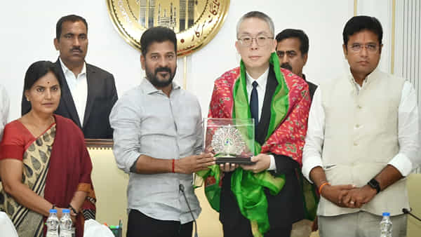 Revanth Reddy: అభివృద్ధిలో తెలంగాణను నెంబర్ వన్గా నిలబెడతాం.. సీఎం రేవంత్ రెడ్డి కీలక వ్యాఖ్యలు..