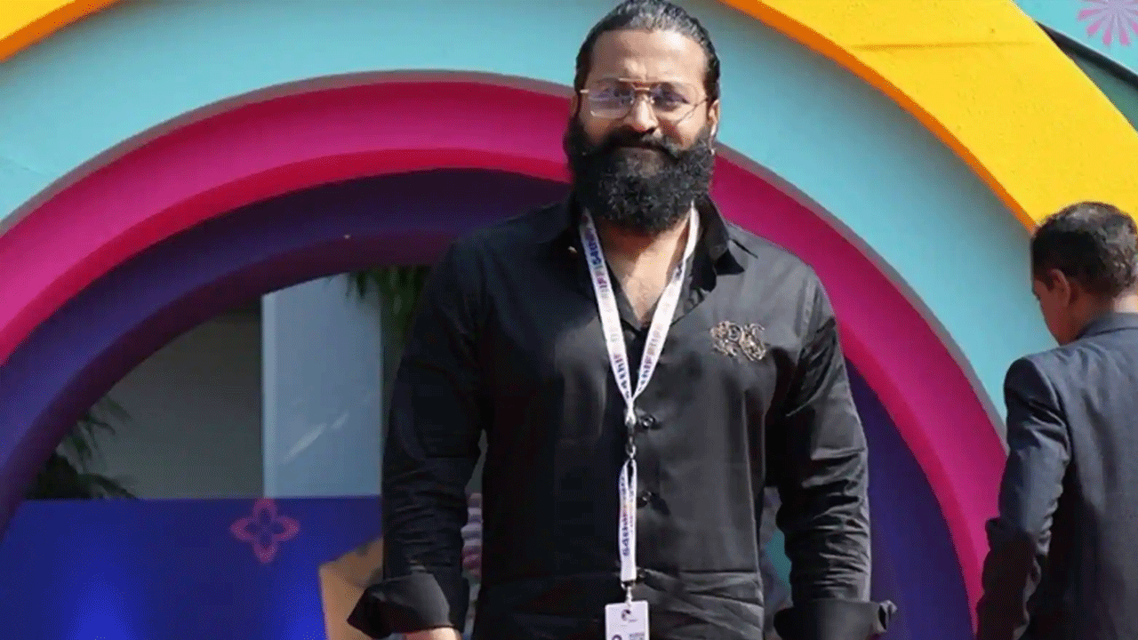 తాను చెప్పిన మాటలను ఇప్పటికైనా ఒకరు అర్థం చేసుకున్నందుకు ఆనందంగా ఉందని అన్నారు రిషబ్ శెట్టి. తనకు ఎంత పెద్ద సక్సెస్ వచ్చినా ఇండస్ట్రీని వదిలి వెళ్లనంటూ గతంలో ఆయన చేసిన వ్యాఖ్యలు వైరల్ అయ్యాయి. తాను ఎవరినీ ఉద్దేశించి ఆ మాటలు అనలేదని అన్నారు రిషబ్.