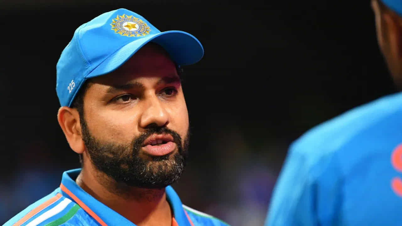 నివేదికల ప్రకారం, వచ్చే ఏడాది వెస్టిండీస్, USAలలో జరిగే T20 ప్రపంచ కప్లో రోహిత్ శర్మ టీమ్ ఇండియాలో భాగమవుతాడా లేదా అనేది ఇంకా అస్పష్టంగా ఉంది. టీ20 ప్రపంచకప్లో రోహిత్ శర్మ స్థానం గురించి ఎలాంటి హామీ ఇవ్వలేమని జైషా ధృవీకరించినట్లు సమాచారం.