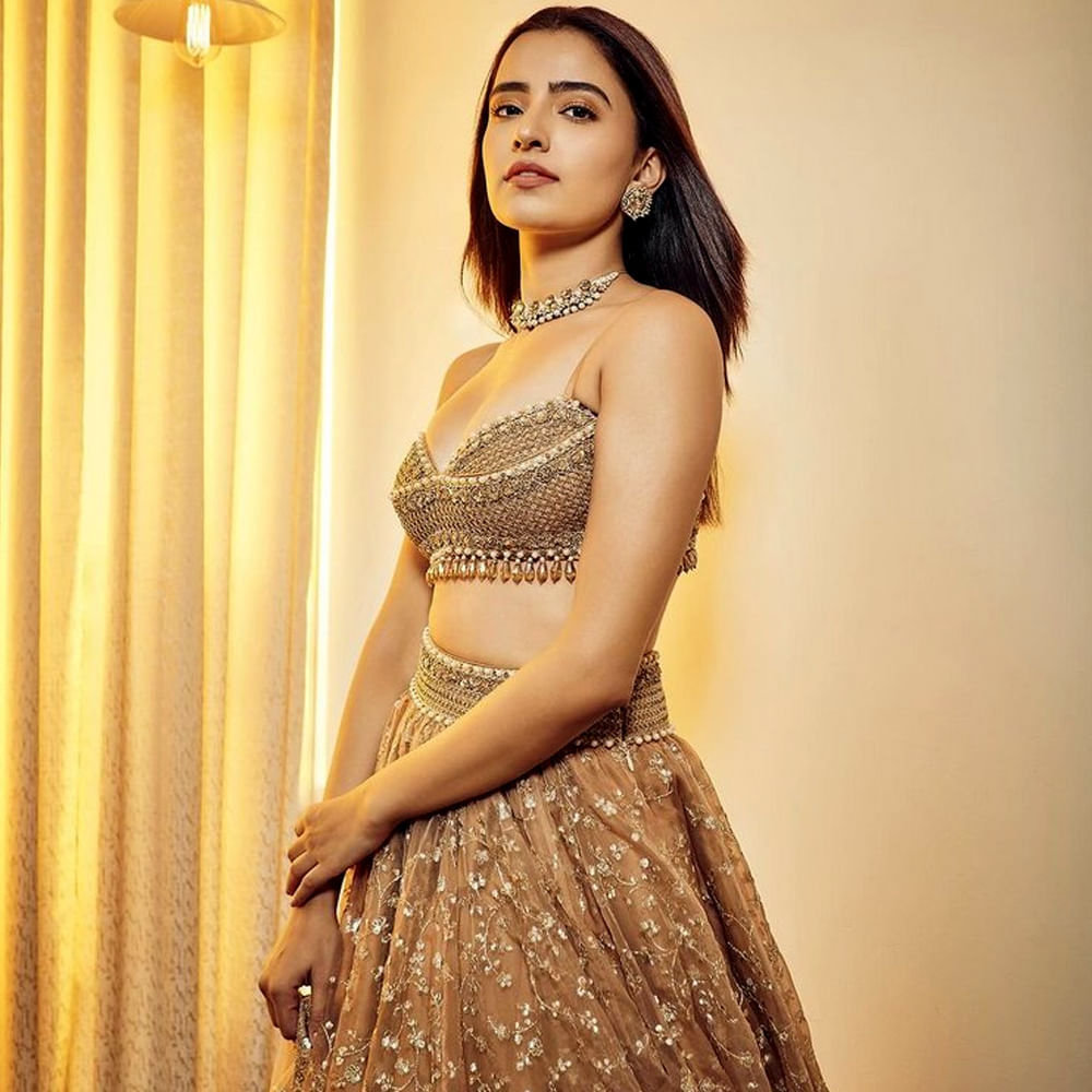 ఇటీవలే అశోకవనంలో అర్జున కల్యాణం, స్పార్క్ సినిమాల్లో నటించి మెప్పించింది ఏ అందాల భామ. అయితే ఈ చిన్నది సాలిడ్ హిట్ మాత్రం అందుకోలేక పోయింది.