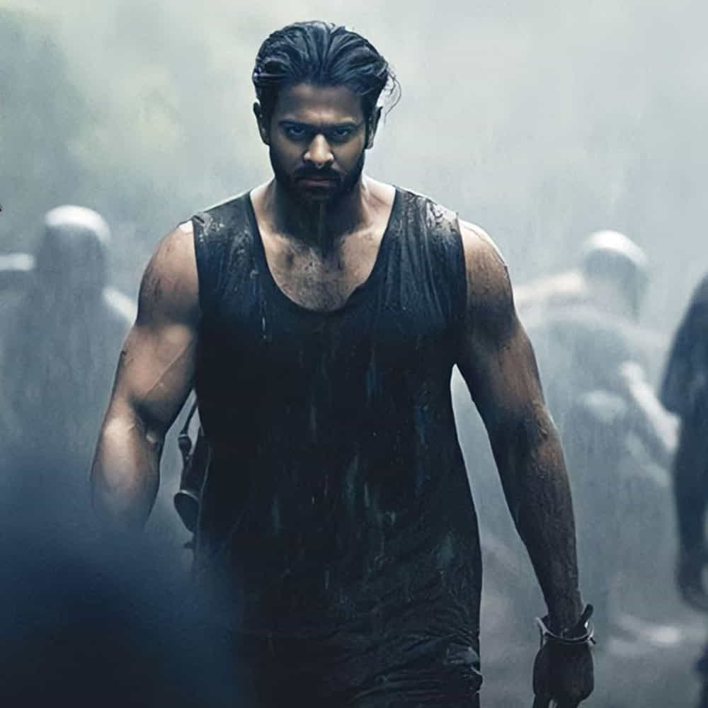 సలార్ టీజర్ లో కూడా ఇదే జరిగింది. 1.47 నిమిషాల నిడివి ఉన్న టీజర్ లో ప్రభాస్ మొహం కూడా చూపించలేదు ప్రశాంత్ నీల్. ఈసారి ట్రైలర్ లో కూడా రెండున్నర నిమిషాల తర్వాత కానీ ప్రభాస్ కనిపించలేదు.