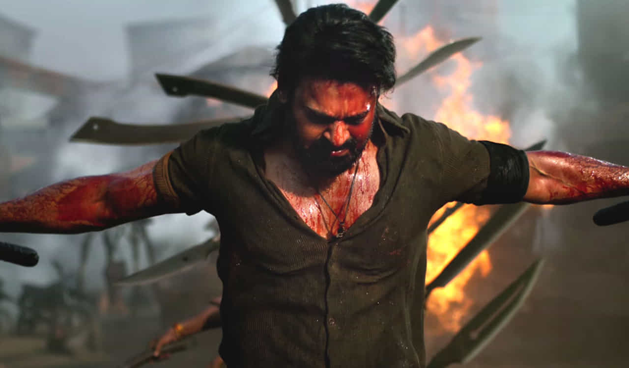 సలార్ టీజర్ని గమనించారా? దేర్ ఈ జ్ నో కన్ఫ్యూజన్ అంటూ సింపుల్గా ఇంగ్లిష్లో ఇంట్రడ్యూస్ చేశారు హీరోని. దీనివల్ల టీజర్ వ్యూస్ కౌంట్ స్ప్లిట్ కాకుండా ఉంటుంది. పర్టిక్యులర్గా ఆయా లాంగ్వేజెస్ కోసం స్పెషల్ వర్క్ చేయాల్సిన పని లేదు. అందుకేనేమో కల్కి గ్లింప్స్ లోనూ అదే ఫార్ములా కనిపించింది.