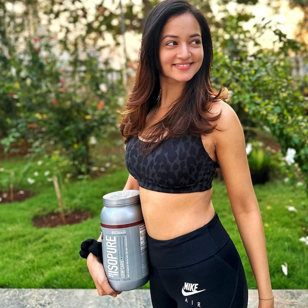 లవ్లీ సినిమాతో తన అందంతో.. అభినయంతో ఆకట్టుకుంది శాన్వి. ఆ తర్వాత సుశాంత్ నటించిన అడ్డా, మంచు విష్ణు రౌడీ సినిమాల్లో నటించింది.