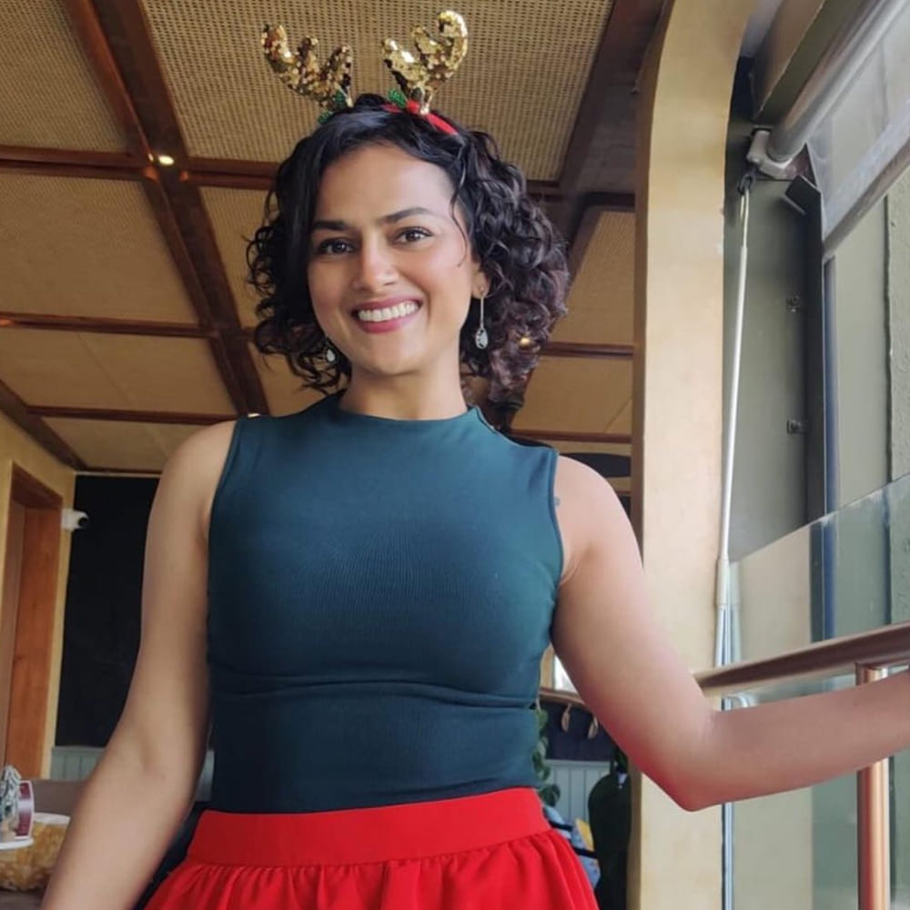 వెంకటేష్ హీరోగా తెరకెక్కుతున్న సైంధవ్‌తో మరోసారి టాలీవుడ్‌లో అదృష్టాన్ని పరీక్షించుకుంటున్నారు కన్నడ బ్యూటీ శ్రద్ధా శ్రీనాథ్‌. సక్సెస్‌ఫుల్‌ సినిమాతోనే టాలీవుడ్ ఎంట్రీ ఇచ్చినా శ్రద్ధాకు అనుకున్న స్థాయిలో గుర్తింపు రాలేదు. అందుకే సంక్రాంతి సినిమా సైంధవ్‌ మీద ఆశలు పెట్టుకున్నారు.