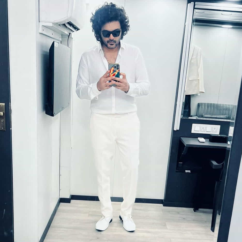 దీనికి ముందు పదేళ్లు ఇండస్ట్రీలో ఉన్నా ఈయన గురించి తెలిసింది లేదు.. మాట్లాడుకున్నది అస్సలే లేదు. కానీ డిజే టిల్లుతో జాతకం మారిపోయింది. ప్రస్తుతం ఈ చిత్ర సీక్వెల్ డిజే టిల్లు స్క్వేర్తో బిజీగా ఉన్నారీయన.