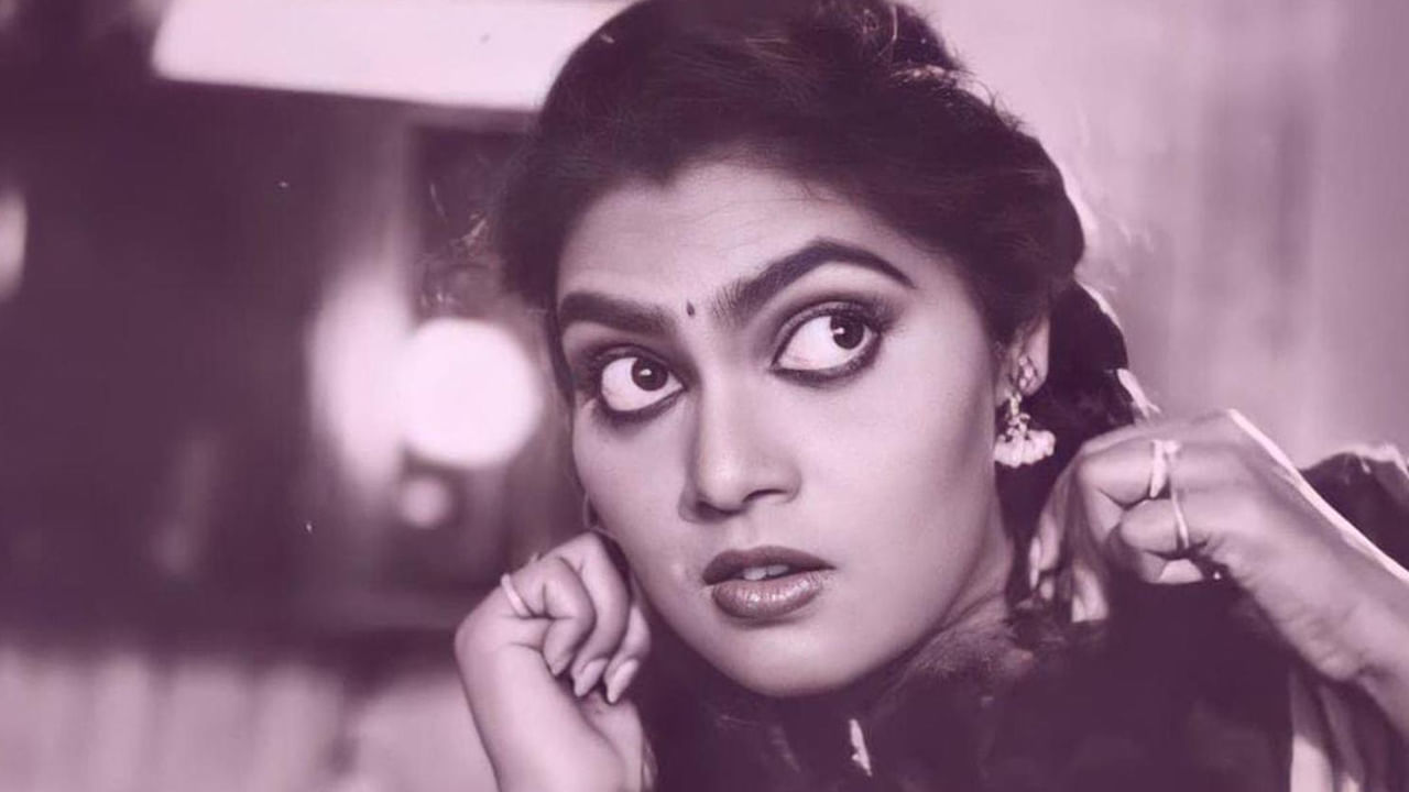 Silk Smitha: ఆమె మరణం ఇప్పటికీ వీడని మిస్టరీ.. ఒంటరితనంతో పోరాడిన సిల్క్  స్మిత.. - Telugu News | Late Actress Silk Smitha birth Anniversary know  about her life struggles and love failure telugu ...