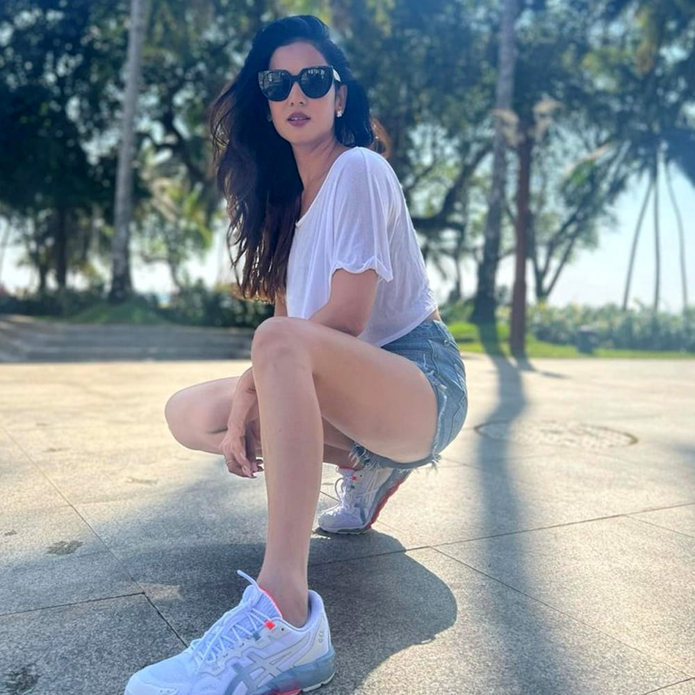 జన్నత్ సినిమాతో హీరోయిన్ గా మారింది. ఈ చిత్రంలో ఆమె ఇమ్రాన్ హష్మి సరసన నటించింది. తొలి సినిమాతోనే ప్రేక్షకులను ఆకట్టుకుంది.