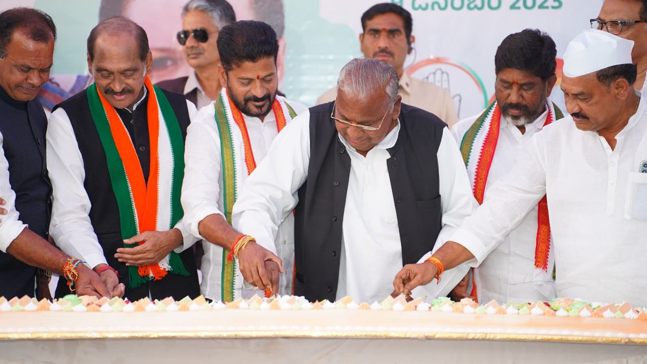 Sonia Gandhi Birthday: గాంధీభవన్‌లో ఘనంగా సోనియాగాంధీ జన్మదిన వేడుకలు.. సీఎం రేవంత్, డిప్యూటీ సీఎం భట్టి కీలక వ్యాఖ్యలు..