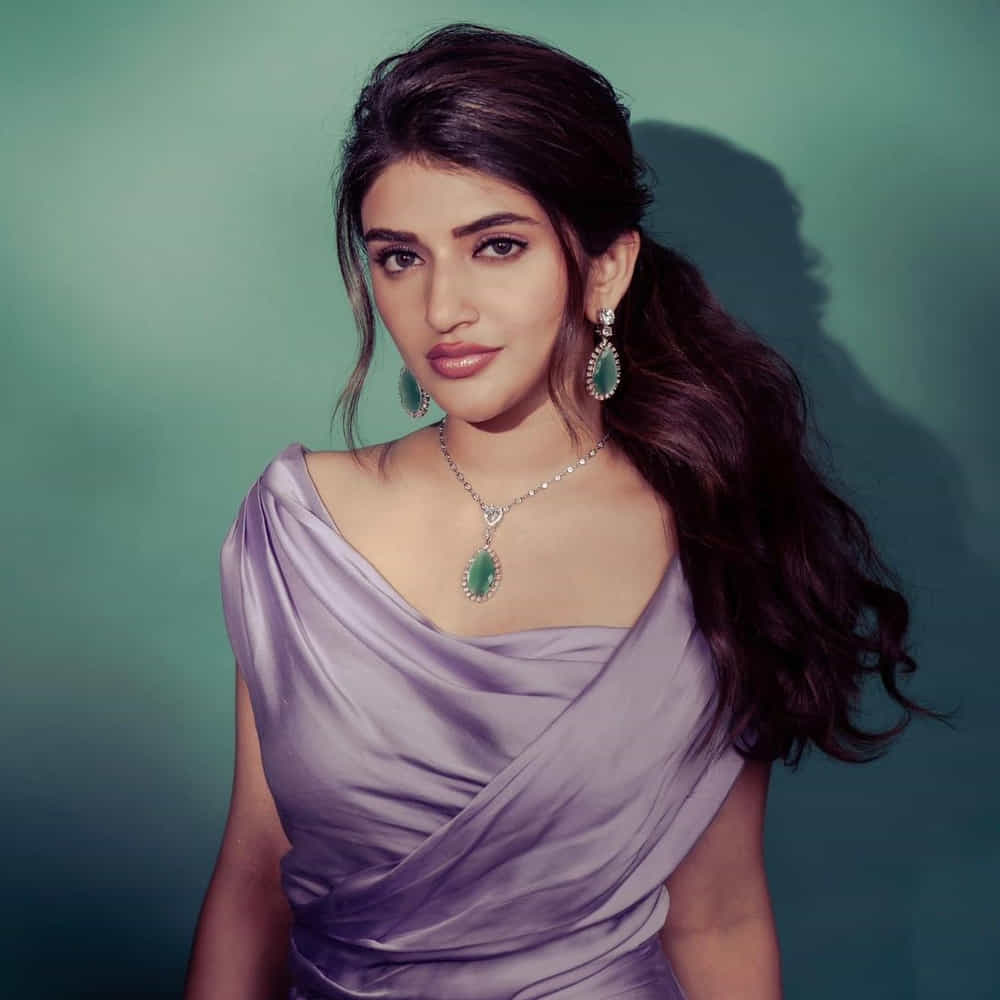 మరి ఈమె కెరీర్కు వచ్చిన ఇబ్బందేంటి..? ఇన్ని సినిమాలు చేతిలో ఉన్నా ఆ డేంజర్ బెల్స్ ఏంటి.? పెళ్లి సందడి సినిమాతో ఎంట్రీ ఇచ్చినా.. శ్రీలీల దశ తిరిగింది మాత్రం ధమాకాతోనే. ఆ సినిమా అంత పెద్ద విజయం సాధించిందంటే ఈ భామ కూడా ఓ కారణమే.