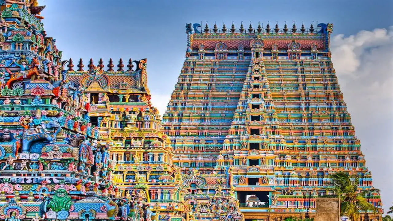 Sri Ranganathaswamy Temple-తమిళనాడులోని తిరుచ్చిలో ఉన్న శ్రీరంగనాథ దేవాలయం ప్రపంచంలోనే రెండవ అతిపెద్ద దేవాలయం గా పేరుగాంచింది. ఇది దక్షిణ భారత దేశంలోనే అతి పురాతన వైష్ణవ దేవాలయాలలో ఒకటిగా గుర్తింపు పొందింది. ఈ ఆలయం 156 ఎకరాల్లో 4,116 మీటర్ల చుట్టుకొలతతో భారత దేశంలోనే అతిపెద్ద దేవాలయంగా ప్రసిద్ధి చెందింది. విష్ణువు కి ఎంతో ప్రీతికరమైన 108 దేవాలయాల్లో ఒకటి. తమిళ నాడు లోని తిరుచిరాపల్లి లో ఉన్న శ్రీ రంగం అనే గ్రామం లో రంగనాథుడు కొలువై ఉన్నాడు.