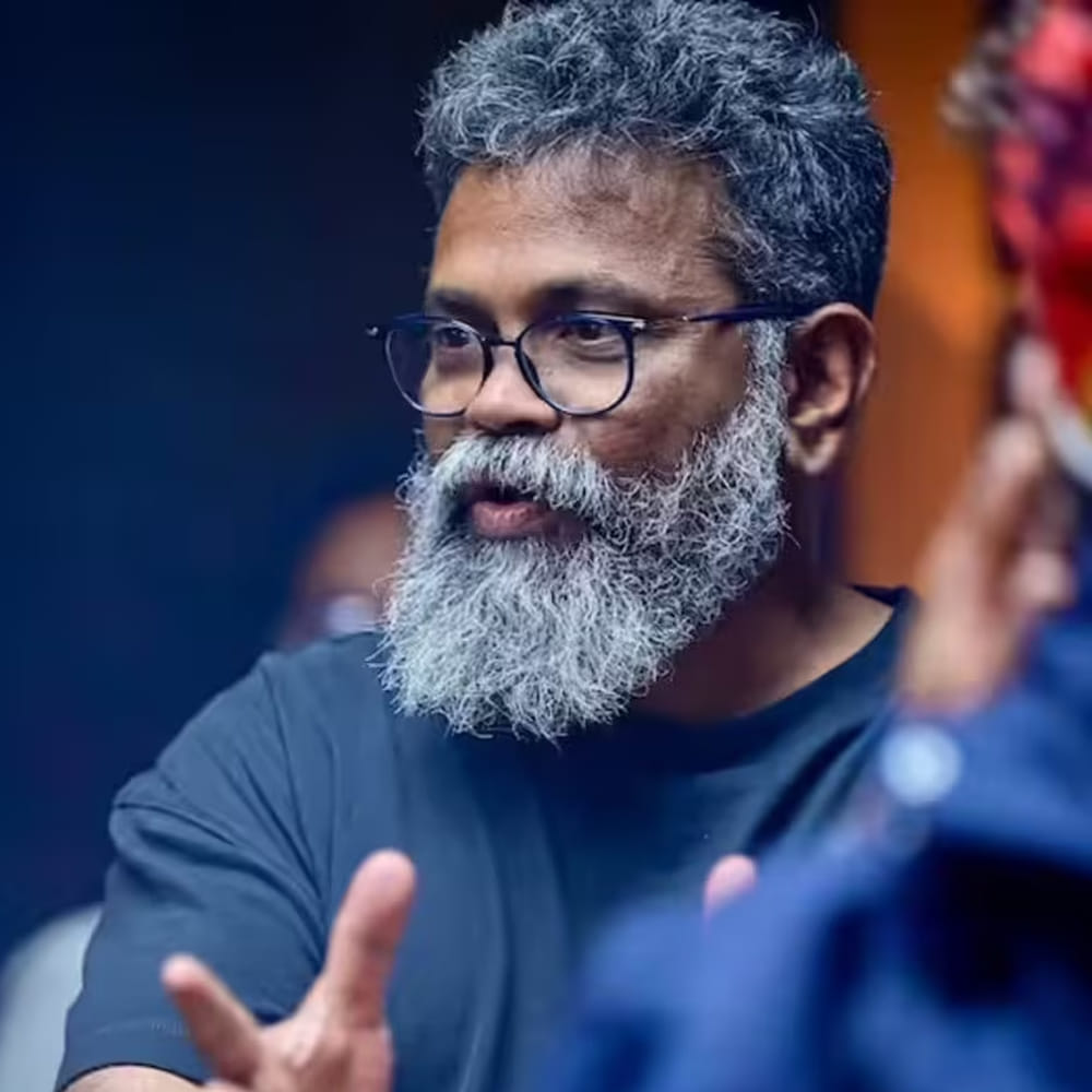 2024లోనూ మన మేకర్స్‌ బిగ్ టార్గెట్స్‌తో బరిలో దిగుతున్నారు. ఆల్రెడీ పుష్ప సినిమాతో బ్లాక్ బస్టర్ హిట్ అందుకున్న సుకుమార్‌ సీక్వెల్‌లో మరింత భారీ నెంబర్స్‌ కోసం ట్రై చేస్తున్నారు. నార్త్ ఆడియన్స్‌ కూడా పుష్పరాజ్‌ రీ ఎంట్రీ కోసం ఈగర్‌గా వెయిట్ చేస్తున్నారు. అందుకే పుష్ప 2 వచ్చే ఏడాది సెస్సేషన్ అవ్వటం ఖాయం అంటున్నారు క్రిటిక్స్‌.