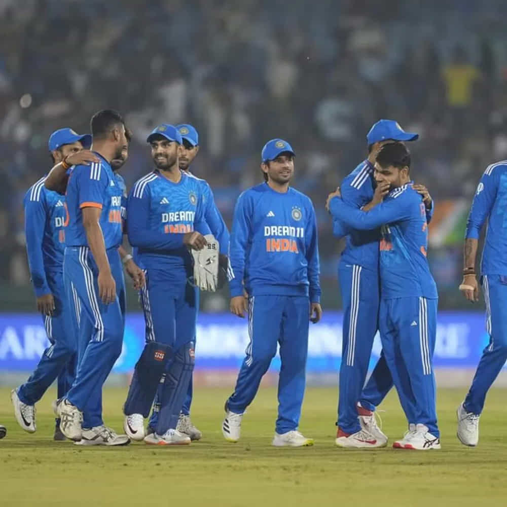 బ్యాటింగ్‌కు కష్టతరమైన పిచ్‌పై ఇరు జట్ల బ్యాట్స్‌మెన్‌లు పరుగులు చేసేందుకు ఇబ్బంది పడ్డారు. భారత్ 20 ఓవర్లలో 174 పరుగులు చేయగా, ఆస్ట్రేలియా 154 పరుగులు చేసింది. అక్షర్ పటేల్ 3 కీలక వికెట్లు తీశాడు. మ్యాచ్ అనంతరం సూర్యకుమార్ యాదవ్ ఏం మాట్లాడాడో చూద్దాం..
