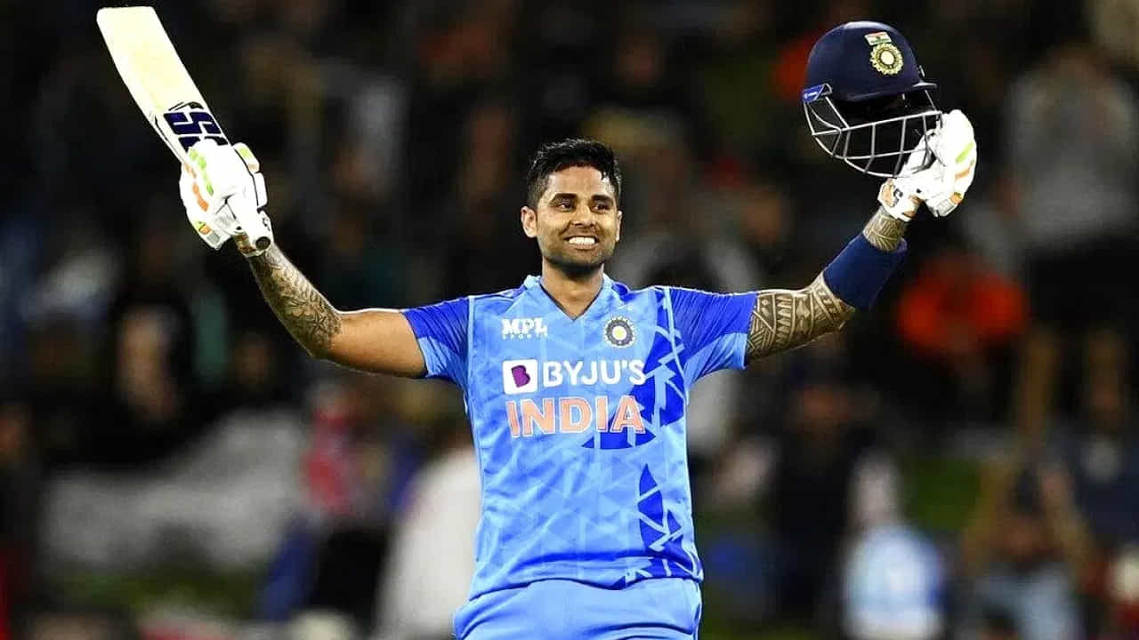 ఈ రికార్డును సమం చేయడానికి సూర్యకుమార్ యాదవ్కు ఇప్పుడు 15 పరుగులు మాత్రమే కావాలి. సూర్య ఇప్పటికే 55 టీ20 ఇన్నింగ్స్ల్లో మొత్తం 1985 పరుగులు చేశాడు.