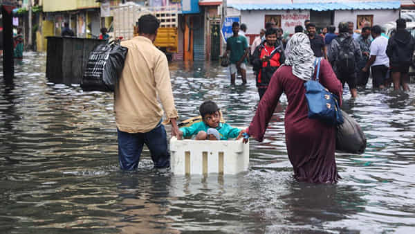 Tamil Nadu Rains: తమిళనాడులో భారీ వర్షాలు.. నేడు స్కూళ్లు, కాలేజీలకు సెలవు