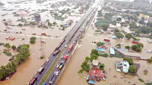Tamil Nadu rains: భారీ వర్షాలతో తమిళనాడు విలవిల.. కేంద్రం సాయం కోరిన సీఎం.. తాజా పరిస్థితి ఇలా!!
