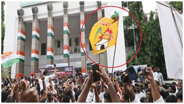 గాంధీ భవన్లో జరిగిన కాంగ్రెస్ సంబరాల్లో టీడీపీ జెండాలు..! క్లారిటీ ఇచ్చిన సీనియర్ నేత బుద్దా వెంకన్న..