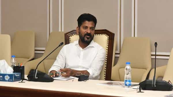 రేవంత్ సర్కార్ మరో కీలక నిర్ణయం.. ఆటో, క్యాబ్ డ్రైవర్లకు సీఎం బంపర్ ఆఫర్..!