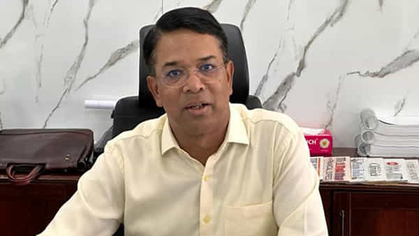 Telangana: తెలంగాణలో ఎమ్మెల్సీ ఎన్నికల నిర్వహణపై ఈసీ దృష్టి.. ఈ జిల్లా ఓటర్లకు కీలక సూచనలు