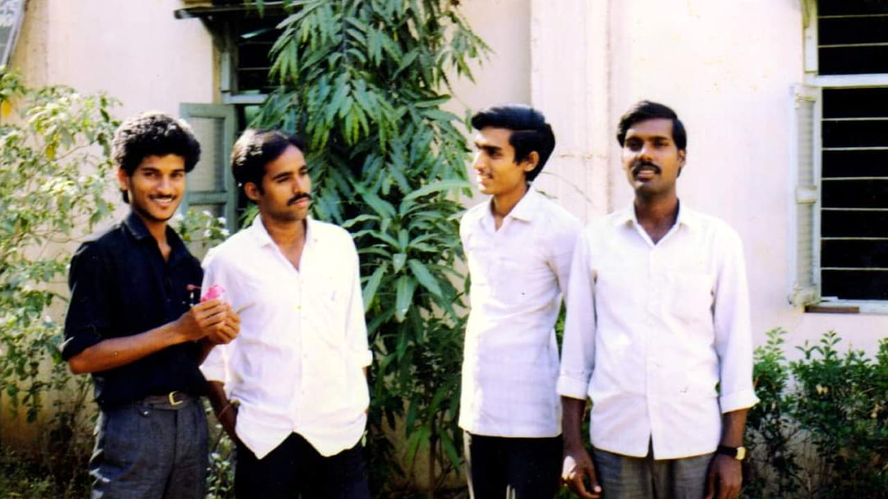 Throwback Photo : ఈ ఫోటోలో ఉన్న సెలబ్రెటీ ఎవరో గుర్తుపట్టారా.?ఇప్పుడు ఎక్కడ చూసిన ఆయన పేరే