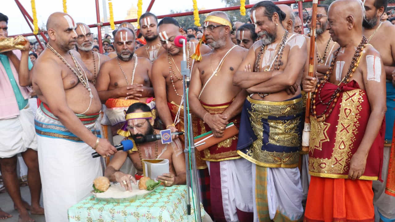 ఈ ఉత్సవంలో శ్రీ నమ్మాళ్వార్ రచించిన ఆళ్వార్ దివ్య ప్రబంధంలోని పాసురాలను నిందా -స్తుతి శైలిలో అర్చకులు పారాయణం చేయడం ప్రత్యేకత