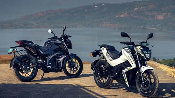 Tork Kratos R: క్రాటోస్ బైక్పై కళ్లు చెదిరే ఆఫర్లు.. స్టైలిష్ లుక్తో స్టన్నింగ్ ఫీచర్ల బైక్ వివరాలివే..!