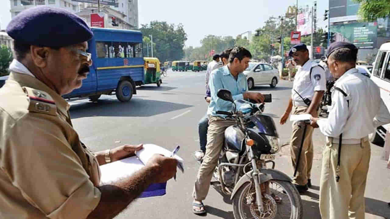 Telangana: వాహనదారులకు గుడ్ న్యూస్ చెప్పిన రేవంత్ సర్కార్.. వారి పెండింగ్ చలాన్లపై 80% డిస్కౌంట్.. వివరాలివే..