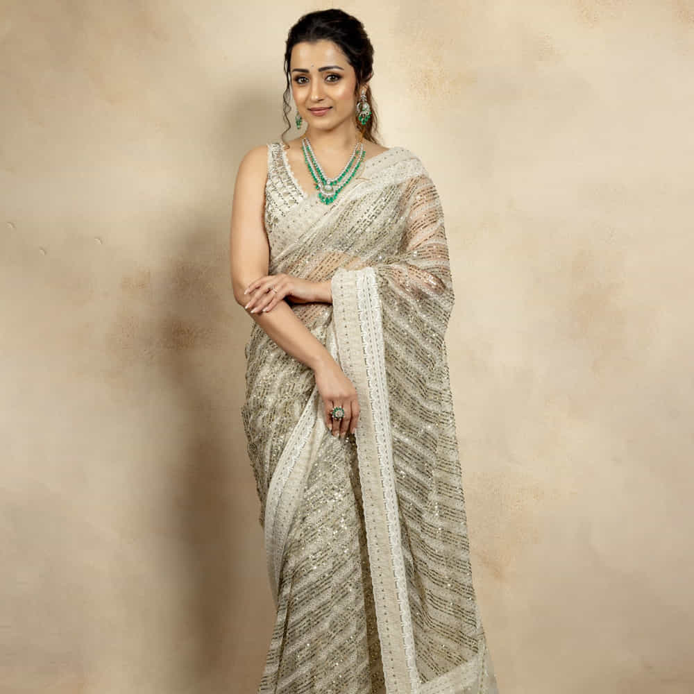 హీరోయిన్లు ఈ రోజుల్లో మహా అయితే ఐదేళ్లు స్టార్ హీరోయిన్లుగా ఏలుతున్నారు.. కొందరికి అది కూడా సాధ్యమవ్వట్లేదు. కానీ త్రిష మాత్రం 23 ఏళ్లుగా హీరోయిన్గా కొనసాగుతూనే ఉన్నారు. ఈ ఏడాది కూడా PS 2తో పాటు ది రోడ్, లియో సినిమాల్లో నటించారు.