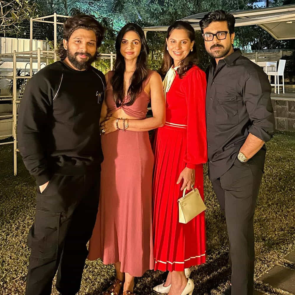 మెగా, అల్లు ఫ్యామిలీస్ క్రిస్మస్ వేడుకలను కలిసి ఘనంగా జరుపుకున్నారు. ఫెస్టివల్ సెలబ్రేషన్స్కు సంబంధించిన ఫోటోస్ సోషల్ మీడియాలో వైరలవుతున్నాయి.