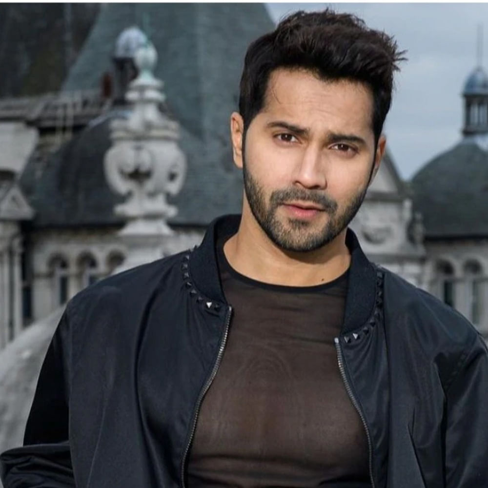 Varun Dhawan: బాలీవుడ్ హీరో వరుణ్ ధావన్‌ మరోసారి గాయపడ్డారు. కోలీవుడ్ స్టార్ డైరెక్టర్ అట్లీ నిర్మిస్తున్న వీడి 18 షూటింగ్‌లో పాల్గొంటున్న వరుణ్‌కు యాక్షన్ సీన్ చిత్రీకరణలో ప్రమాదం జరిగింది. ఐరన్ రాడ్ తన కాలికి బలంగా తగిలిందని వెల్లడించారు వీడీ. ఇంజురీ తరువాత కూడా నొప్పిని బరిస్తూ షూటింగ్‌ పూర్తి చేశారు.