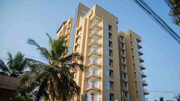 Vastu: ఫ్లాట్ కొనే ప్లాన్లో ఉన్నారా.? ముందు ఇవి చెక్ చేసుకోండి..