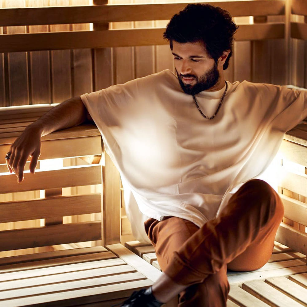 పోస్ట్ ప్రొడక్షన్ వర్క్‌ కూడా పూర్తి చేసిన మార్చిలో సినిమాను రిలీజ్ చేసేందుకు ప్లాన్ చేస్తున్నారు. ఫ్యామిలీ స్టార్‌ పూర్తయిన వెంటనే ఏ మాత్రం గ్యాప్ తీసుకోకుండా మరో  మూవీని లైన్‌లో పెట్టేస్తున్నారు విజయ్‌.