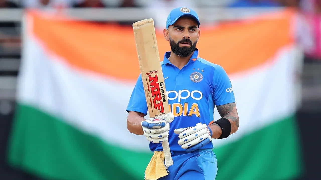 అంటే టీ20 క్రికెట్లో భారత్ తరపున అత్యంత వేగంగా 2000 పరుగులు చేసిన రికార్డు కింగ్ కోహ్లీ పేరిట ఉంది. విరాట్ కోహ్లీ 56 టీ20 ఇన్నింగ్స్ల ద్వారా 2000 పరుగులు పూర్తి చేసి రికార్డు సృష్టించాడు.